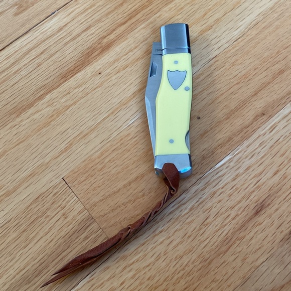 A.G.Russell Gu stock Lockbacks with Yellow Delrin - Picture 2 of 10